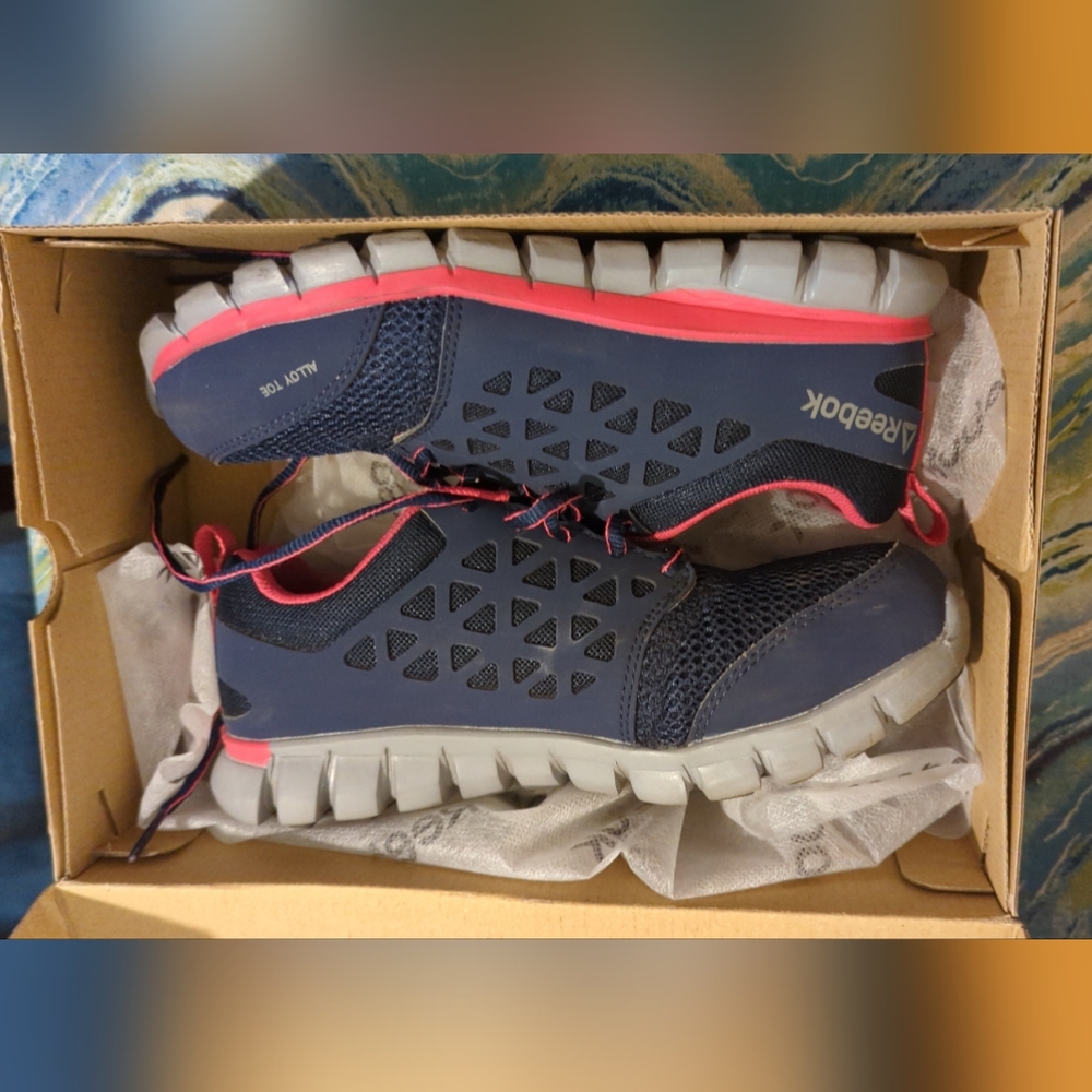 Reebok Steel toed Sneakers 👟
